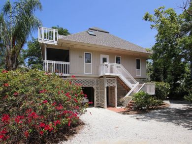 Three Bedroom Vacation Home Sleeps 8 Short Walk to Beach