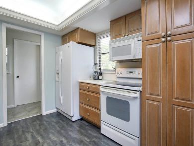 Three Bedroom Vacation Home Sleeps 8 Short Walk to Beach