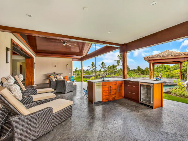 Luxury Six Bedroom Vacation Villa Sleeps 14 Guests with Pool