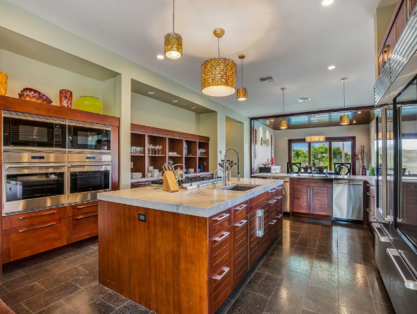 Luxury Six Bedroom Vacation Villa Sleeps 14 Guests with Pool