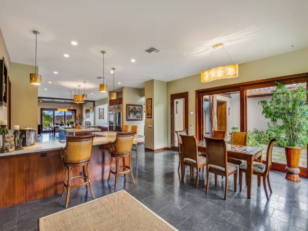 Luxury Six Bedroom Vacation Villa Sleeps 14 Guests with Pool