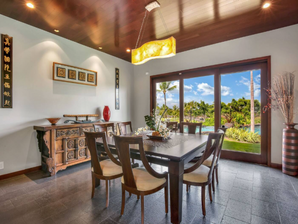 Luxury Six Bedroom Vacation Villa Sleeps 14 Guests with Pool