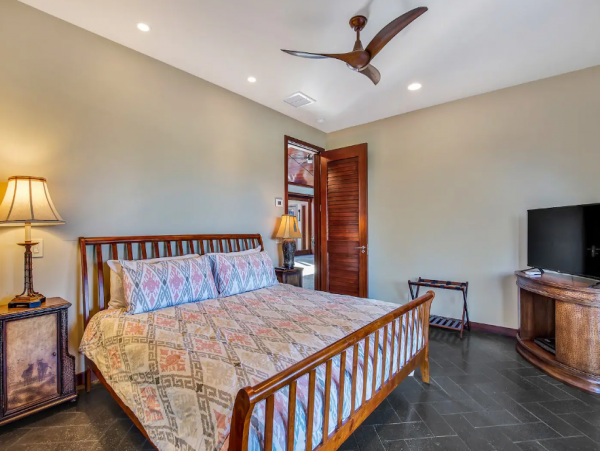 Luxury Six Bedroom Vacation Villa Sleeps 14 Guests with Pool