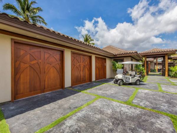 Luxury Six Bedroom Vacation Villa Sleeps 14 Guests with Pool