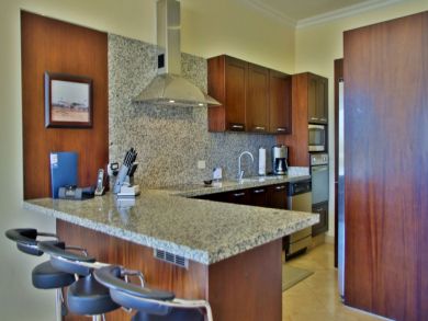 Kitchen with Breakfast Counter