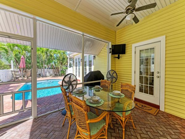 Anna Maria Island Luxury 4 Bedroom Vacation Home Sleeps 8