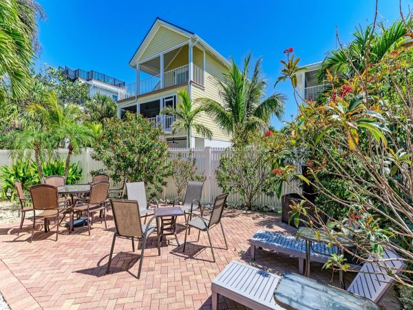 Anna Maria Island Luxury 4 Bedroom Vacation Home Sleeps 8