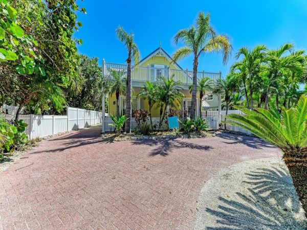 Anna Maria Island Luxury 4 Bedroom Vacation Home Sleeps 8