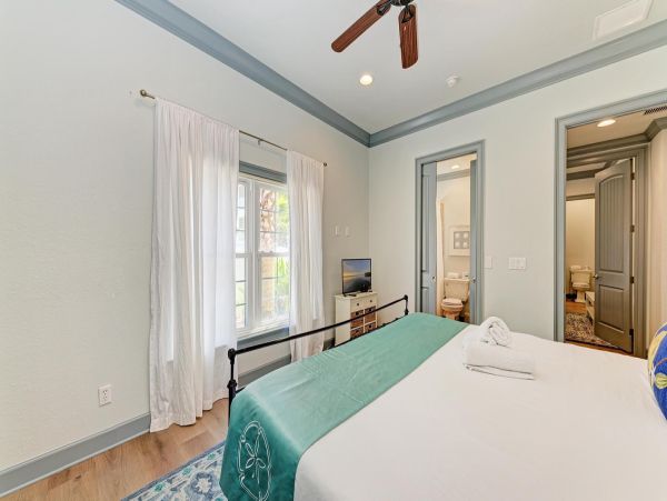 Anna Maria Island Luxury 4 Bedroom Vacation Home Sleeps 8