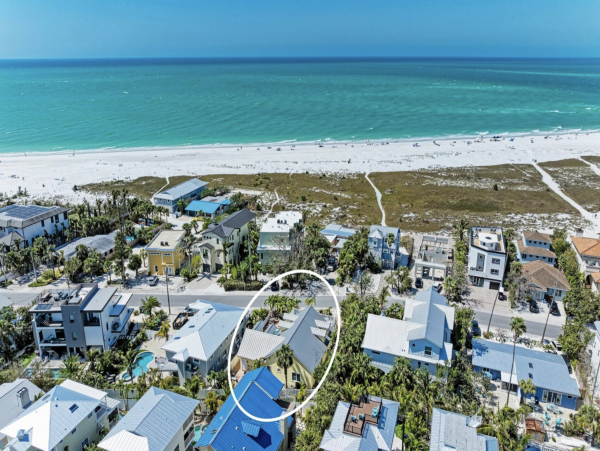 Anna Maria Island Luxury 4 Bedroom Vacation Home Sleeps 8