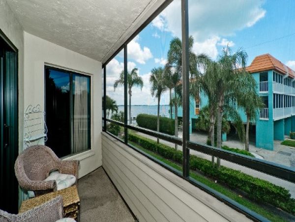 Anna Maria Island Two Bedroom Condo Sleeps 8 Walk to Beach