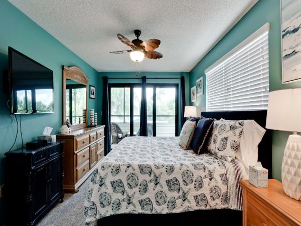 Anna Maria Island Two Bedroom Condo Sleeps 8 Walk to Beach