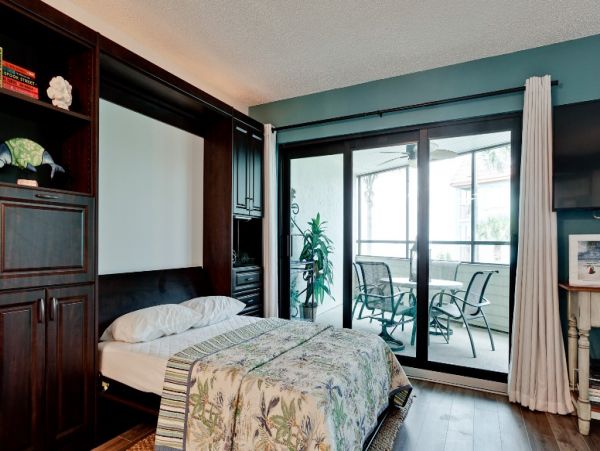 Anna Maria Island Two Bedroom Condo Sleeps 8 Walk to Beach
