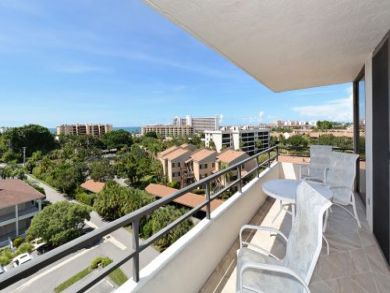 Balcony with Street View