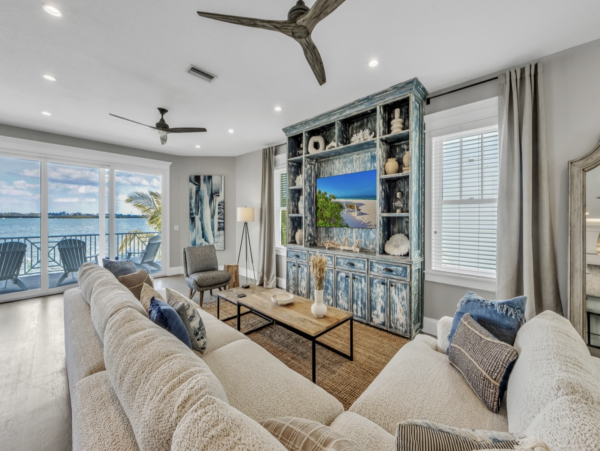 Luxury Anna Maria Vacation Bay to Beach Home Sleep 11