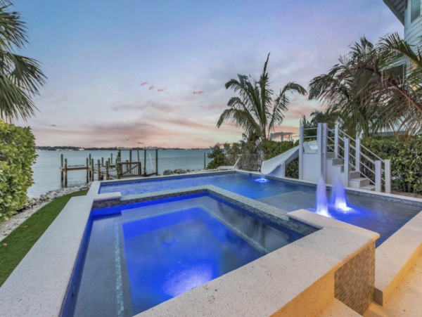 Luxury Anna Maria Vacation Bay to Beach Home Sleep 11