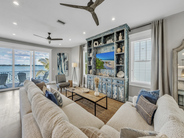 Luxury Anna Maria Vacation Bay to Beach Home Sleep 11