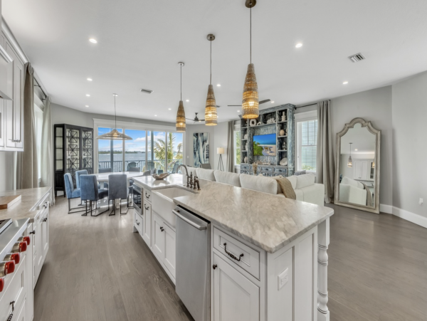 Luxury Anna Maria Vacation Bay to Beach Home Sleep 11