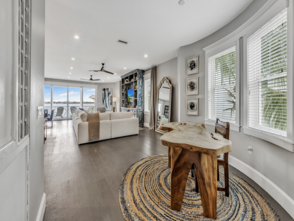 Luxury Anna Maria Vacation Bay to Beach Home Sleep 11