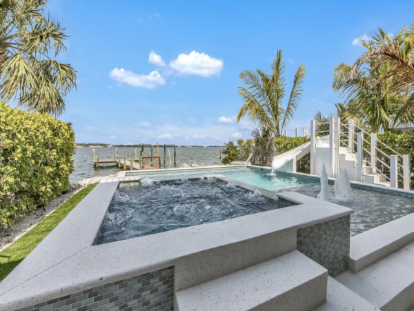 Luxury Anna Maria Vacation Bay to Beach Home Sleep 11