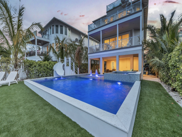 Luxury Anna Maria Vacation Bay to Beach Home Sleep 11