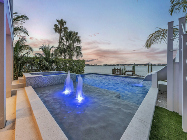Luxury Anna Maria Vacation Bay to Beach Home Sleep 11