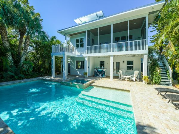 Anna Maria Five Bedroom Vacation Home Private Pool Sleeps 14