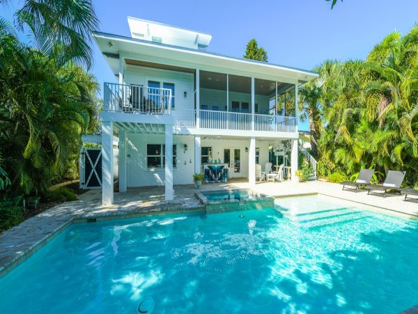 Anna Maria Five Bedroom Vacation Home Private Pool Sleeps 14