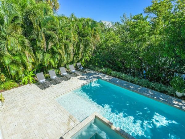 Anna Maria Five Bedroom Vacation Home Private Pool Sleeps 14