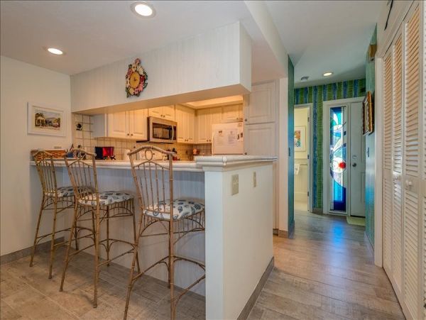 Two Bedroom Beach Condo Community Pool Sleeps Five Guests