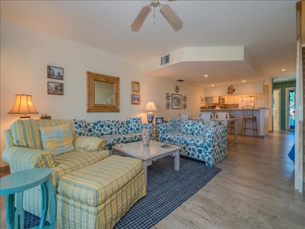 Two Bedroom Beach Condo Community Pool Sleeps Five Guests
