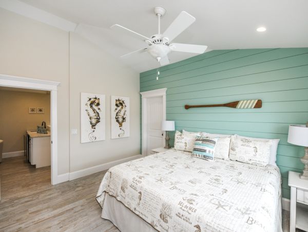Four Bedroom Plus Den Vacation Rental Home with Private Pool
