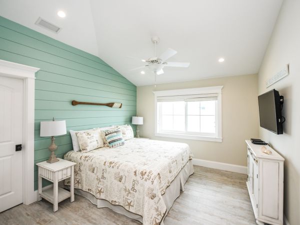 Four Bedroom Plus Den Vacation Rental Home with Private Pool
