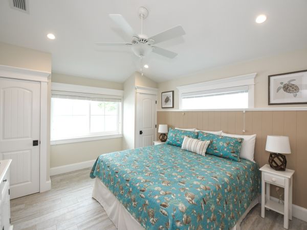 Four Bedroom Plus Den Vacation Rental Home with Private Pool