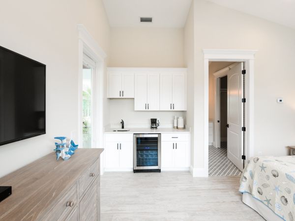 Four Bedroom Plus Den Vacation Rental Home with Private Pool