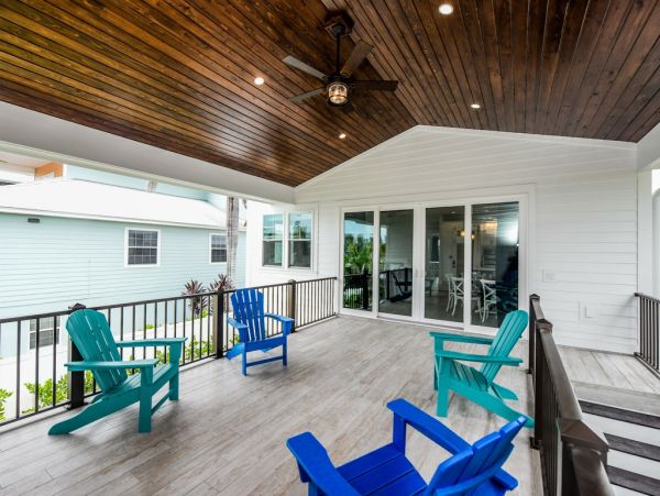 Four Bedroom Plus Den Vacation Rental Home with Private Pool