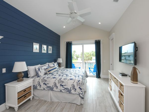 Four Bedroom Plus Den Vacation Rental Home with Private Pool