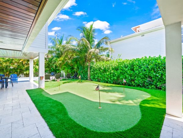 Four Bedroom Plus Den Vacation Rental Home with Private Pool