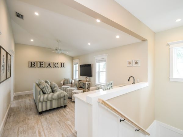 Four Bedroom Plus Den Vacation Rental Home with Private Pool