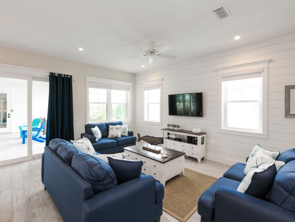 Four Bedroom Plus Den Vacation Rental Home with Private Pool