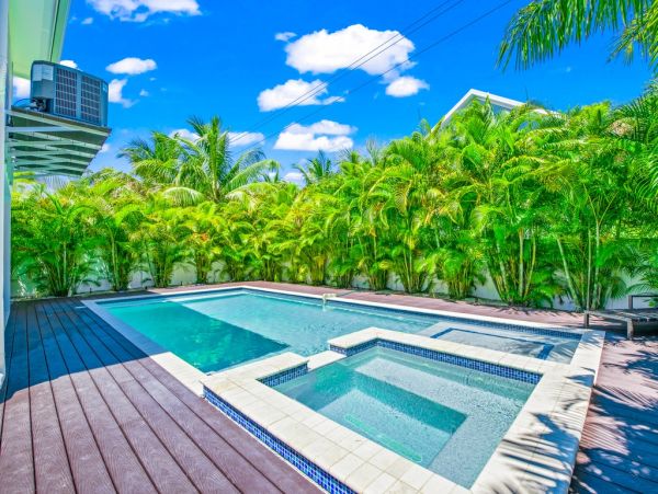 Four Bedroom Plus Den Vacation Rental Home with Private Pool