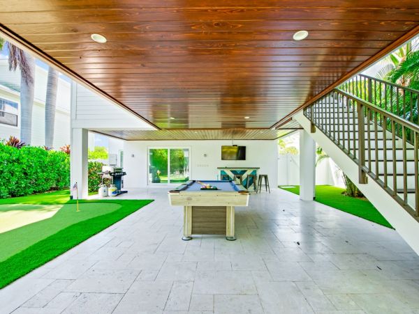 Four Bedroom Plus Den Vacation Rental Home with Private Pool