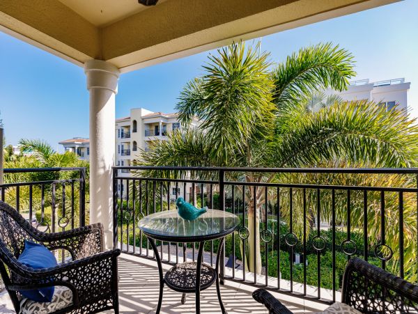Four Bedroom Vacation Rental Sleeps 8 Communal Pool