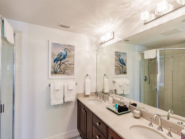 Four Bedroom Vacation Rental Sleeps 8 Communal Pool
