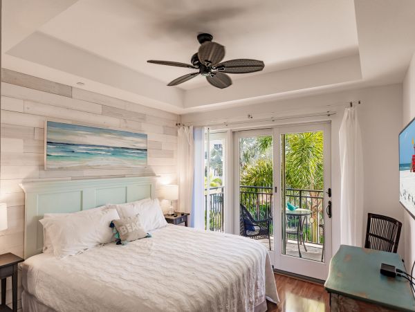 Four Bedroom Vacation Rental Sleeps 8 Communal Pool