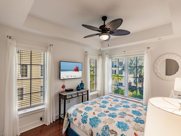 Four Bedroom Vacation Rental Sleeps 8 Communal Pool