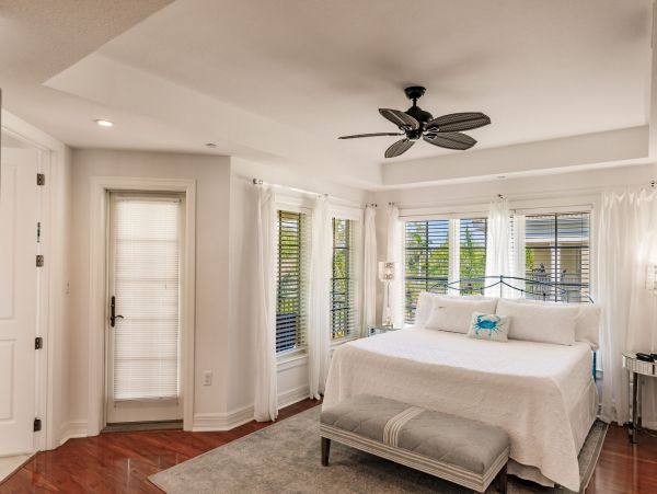 Four Bedroom Vacation Rental Sleeps 8 Communal Pool
