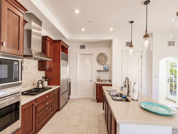 Four Bedroom Vacation Rental Sleeps 8 Communal Pool