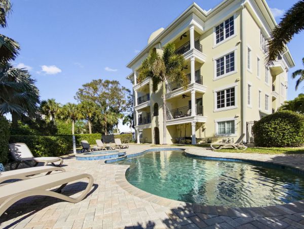 Four Bedroom Vacation Rental Sleeps 8 Communal Pool
