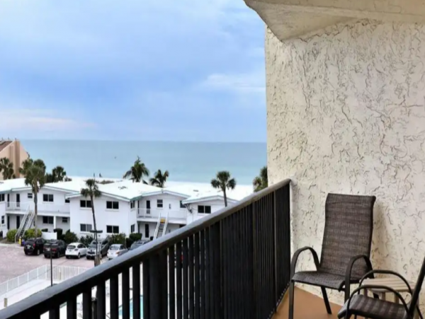 Two Bedroom Beach Condo Sleeps 6 in Siesta Key